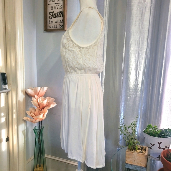 🌞4/$20 Hi-Low Lace Dress - Picture 3 of 5